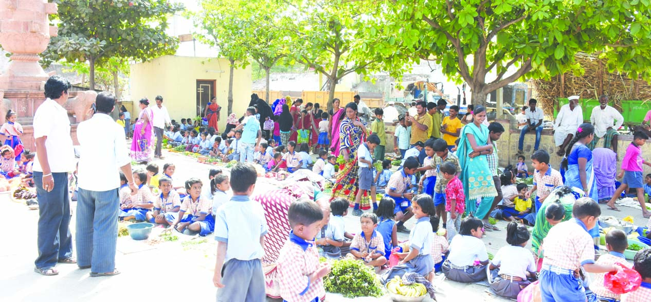 ಕೌಜಲಗಿಯಲ್ಲಿ ಮಕ್ಕಳ ಸಂತೆ ಕಾರ್ಯಕ್ರಮ